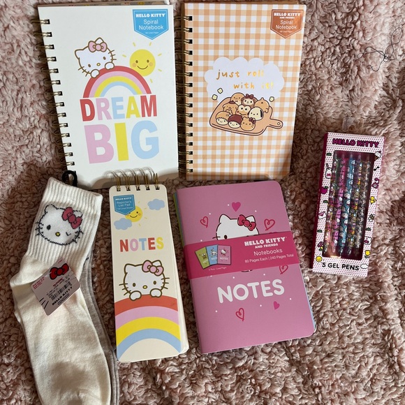 Hello kitty bundle - Picture 4 of 6